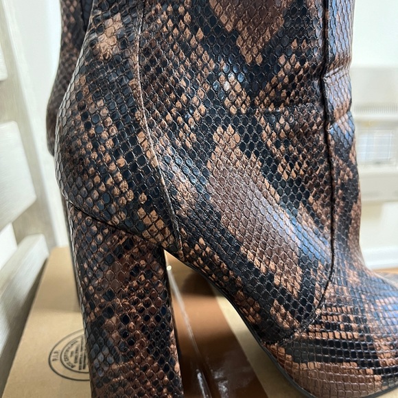 Steve Madden, EUC Dk Brown Snake Print  4” Heeled Boots - Picture 9 of 9
